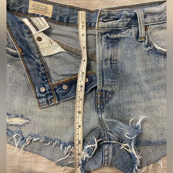 Levi’s 501 jean shorts - Picture 5 of 7